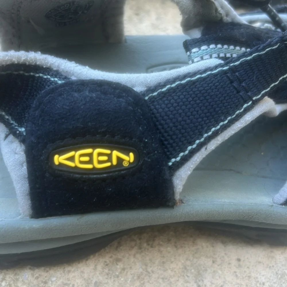 KEEN Newport H2 Closed Toe Black Water Sandal Women's Size 6